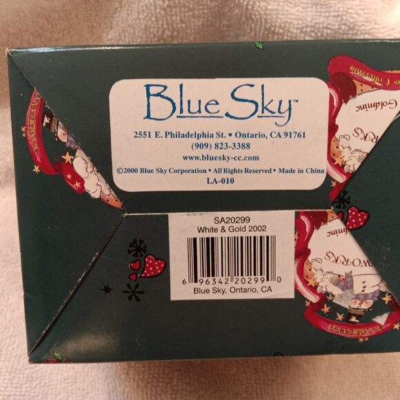 NIB: VINTAGE CLAYWORKS CERAMIC ORNAMENT "White & Gold 2002" - SA20299 - Picture 5 of 5